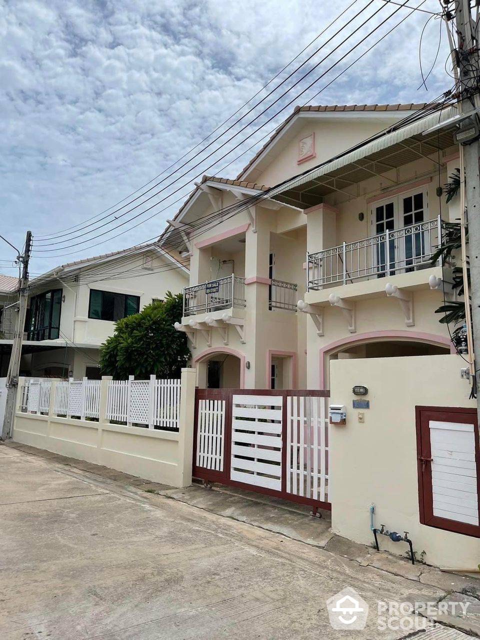 Large 3-BR Villa