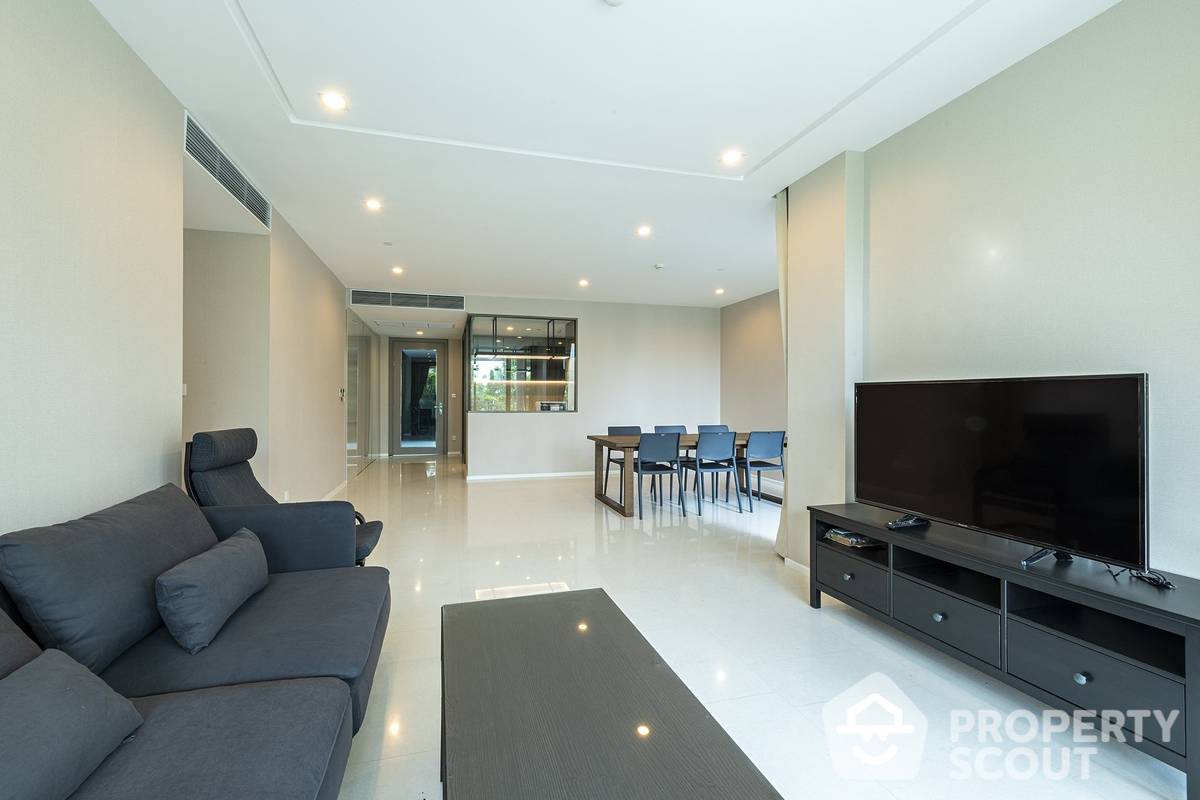 Contemporary 2-BR Condo at 333 Riverside