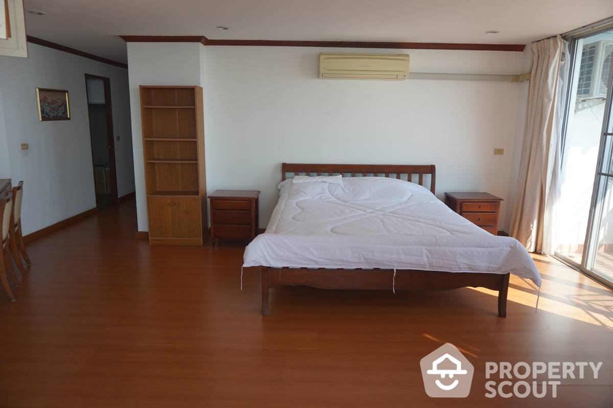 Amazing High Rise 2-BR Condo