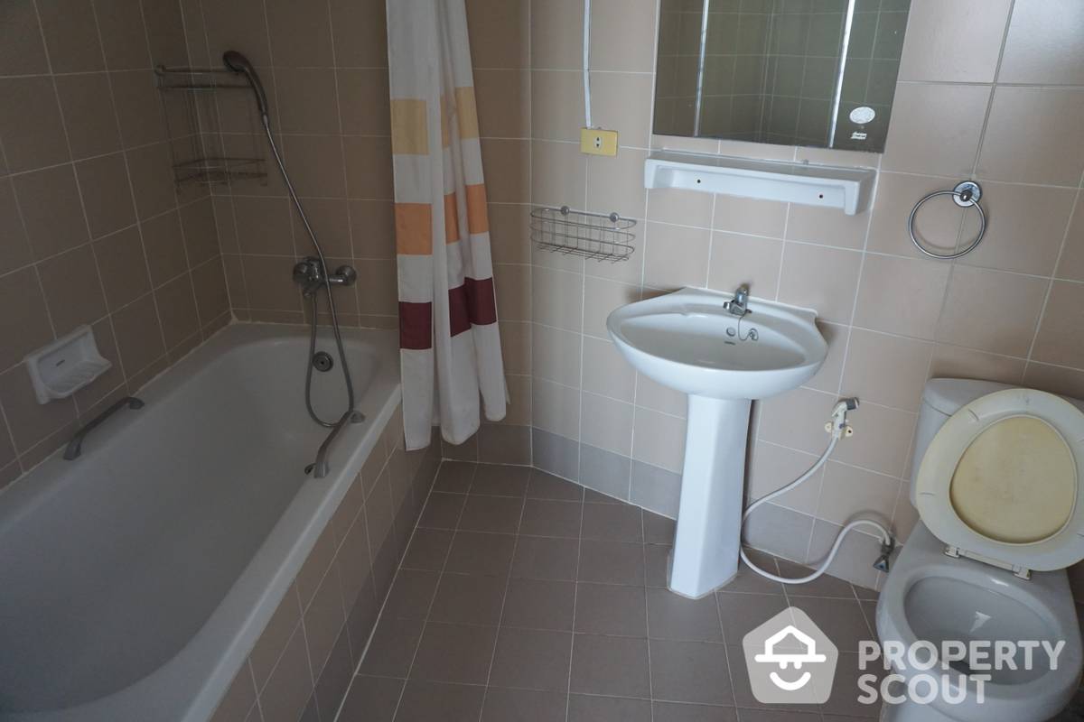 Amazing High Rise 3-BR Condo