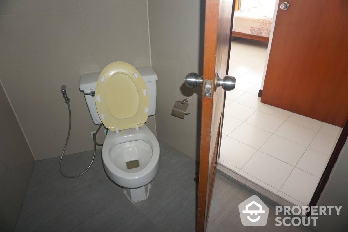 Wonderful High Rise 2-BR Condo