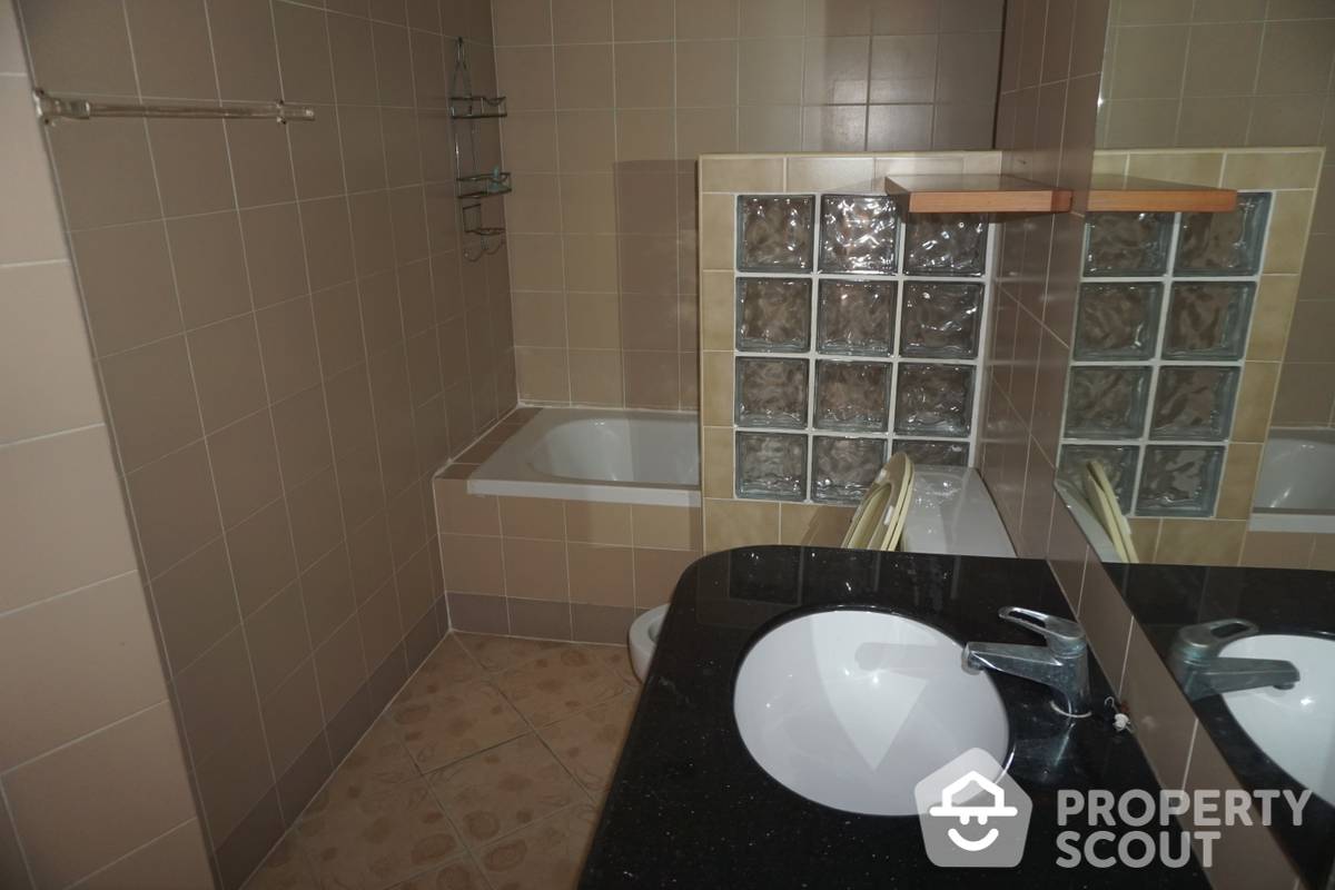 Amazing High Rise 3-BR Condo