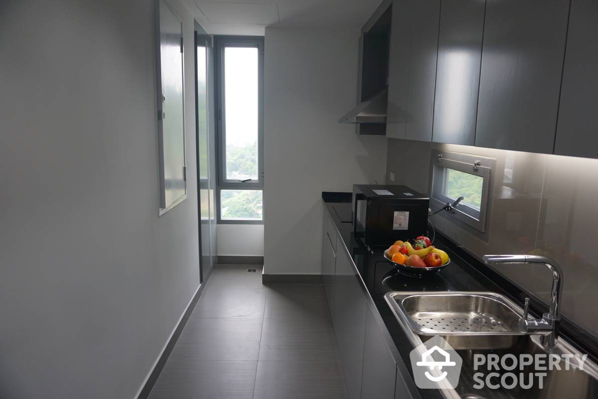 Spectacular High Rise 2-BR Apt.