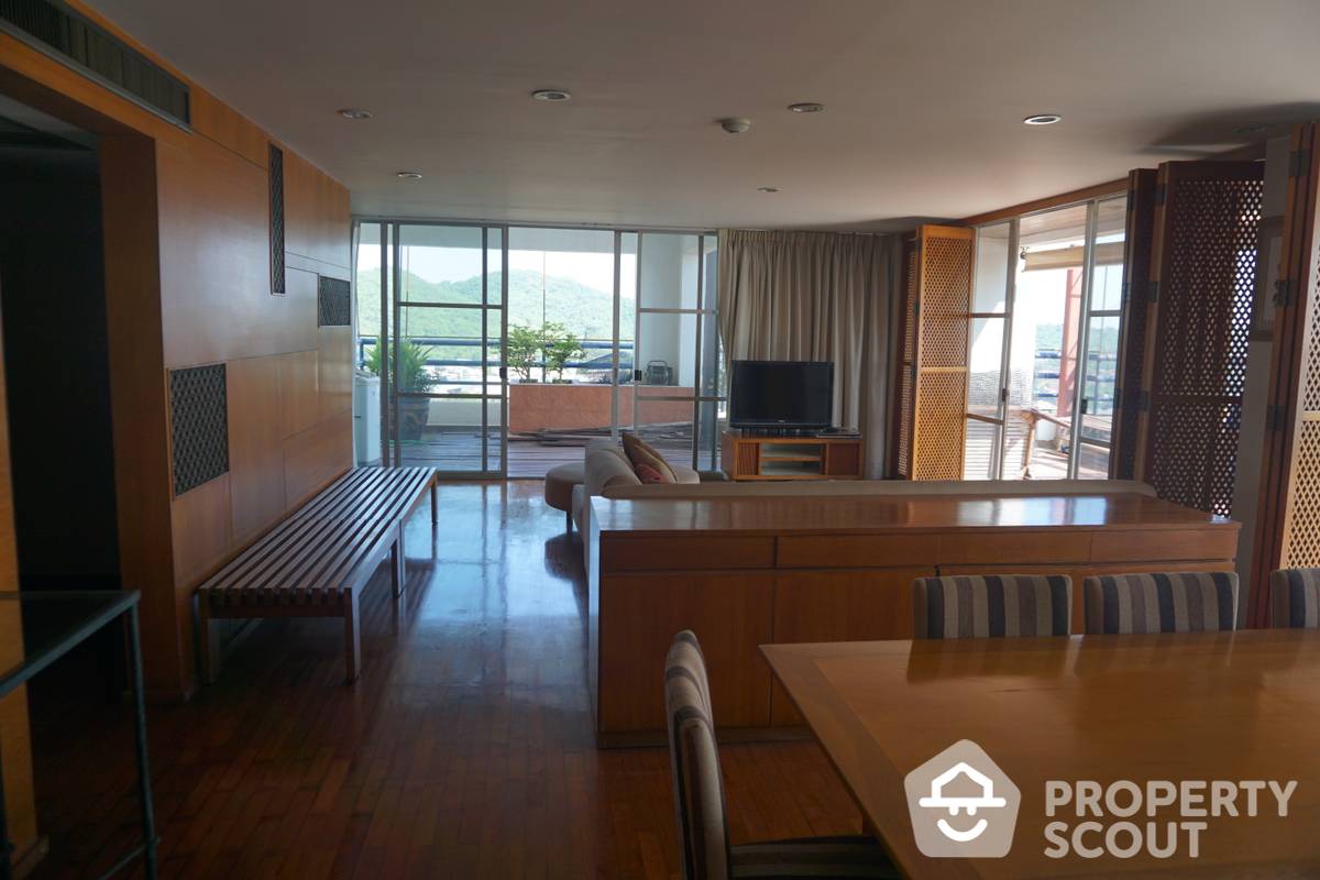 Spectacular High Rise 5-BR Duplex