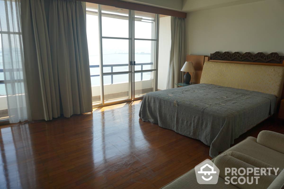 Spectacular High Rise 5-BR Duplex