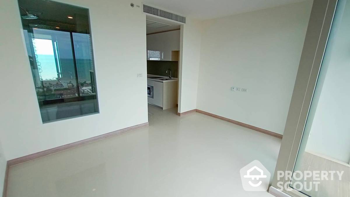 Modern 2-BR Condo at Knightsbridge The Ocean Sriracha
