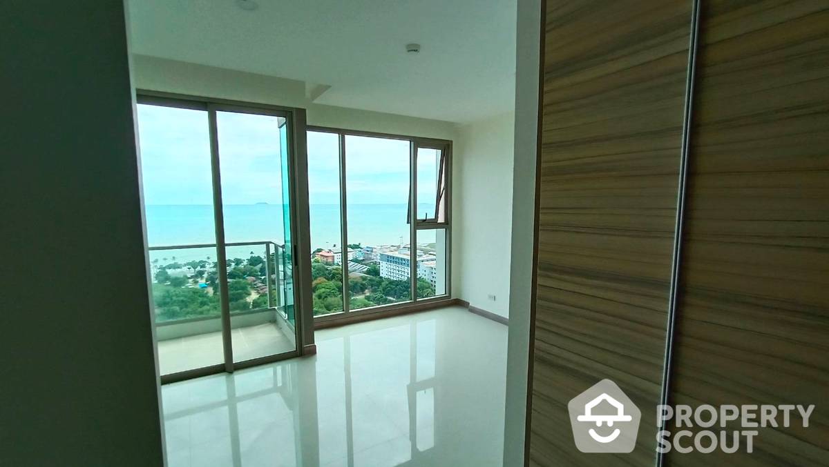 Modern 2-BR Condo at Knightsbridge The Ocean Sriracha