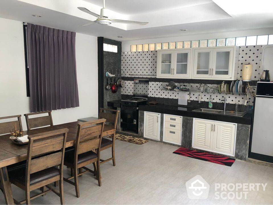 Large 3-BR Villa