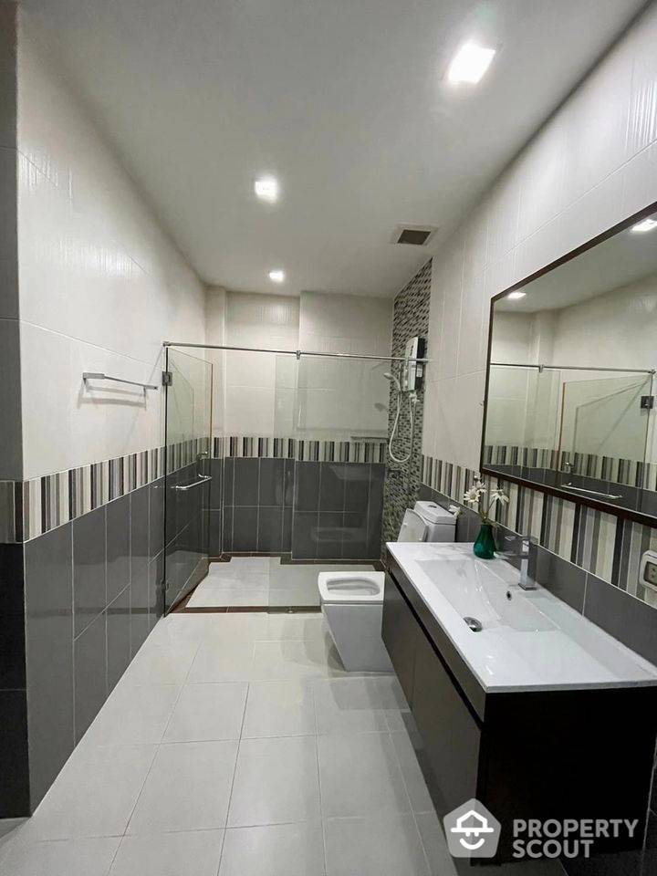 Wonderful High Rise 2-BR Condo at Casalunar Paradiso