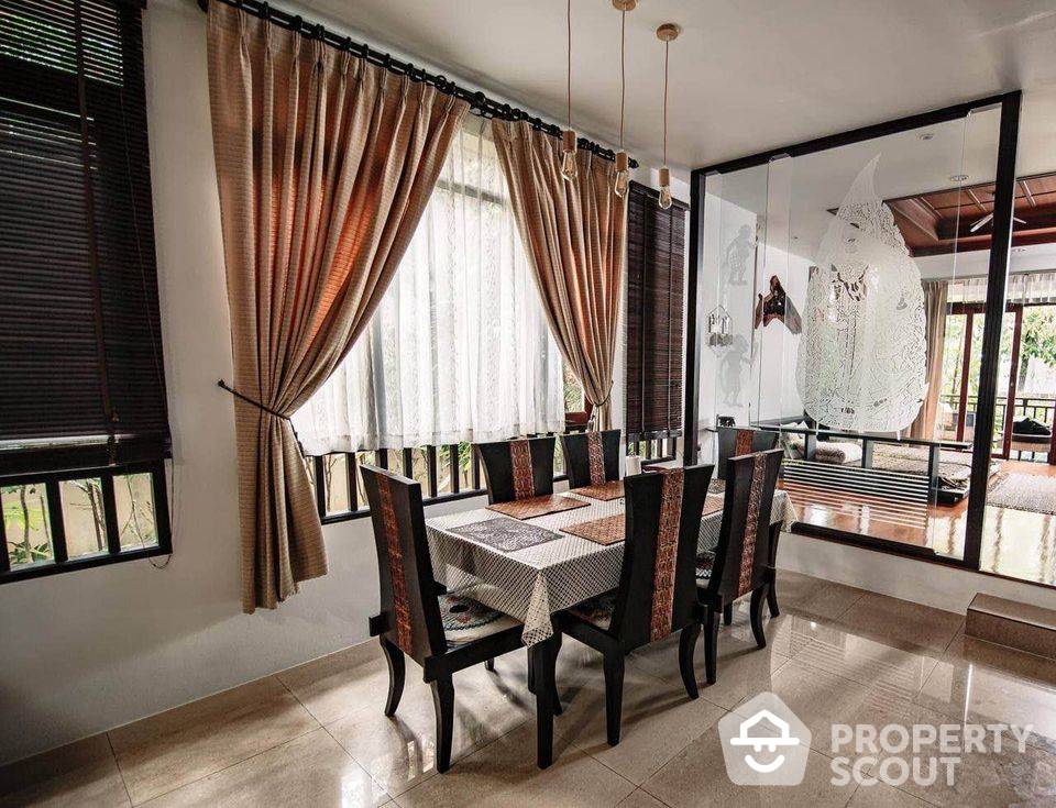Spacious 5-BR House