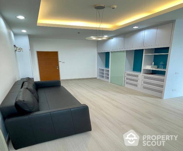 Wonderful High Rise 2-BR Penthouse at Supalai Park Kaset