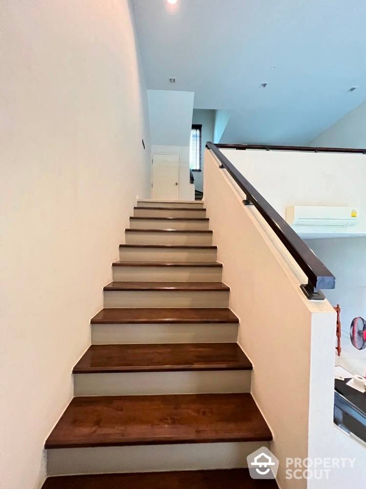 Spacious 3-BR Townhouse