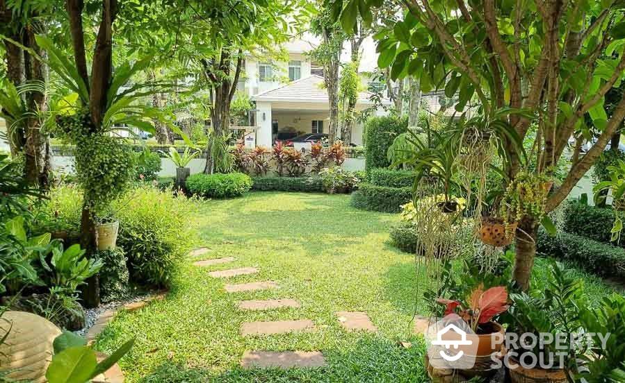 Large 5-BR House at Nusasiri Sathorn-Wongwaen Kalapapreuek