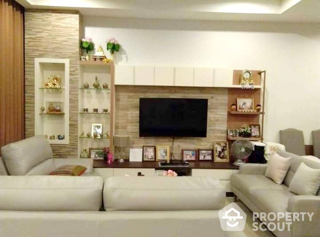 Spacious 3-BR Villa