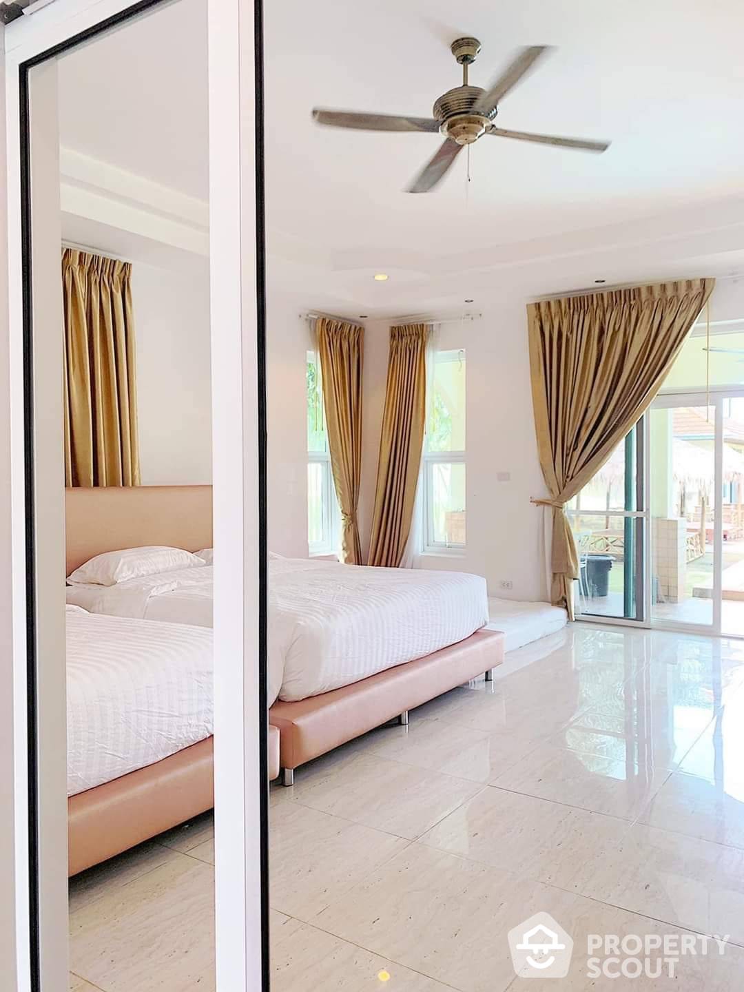 Spacious 7-BR Villa at Px Pool Villa Pattaya