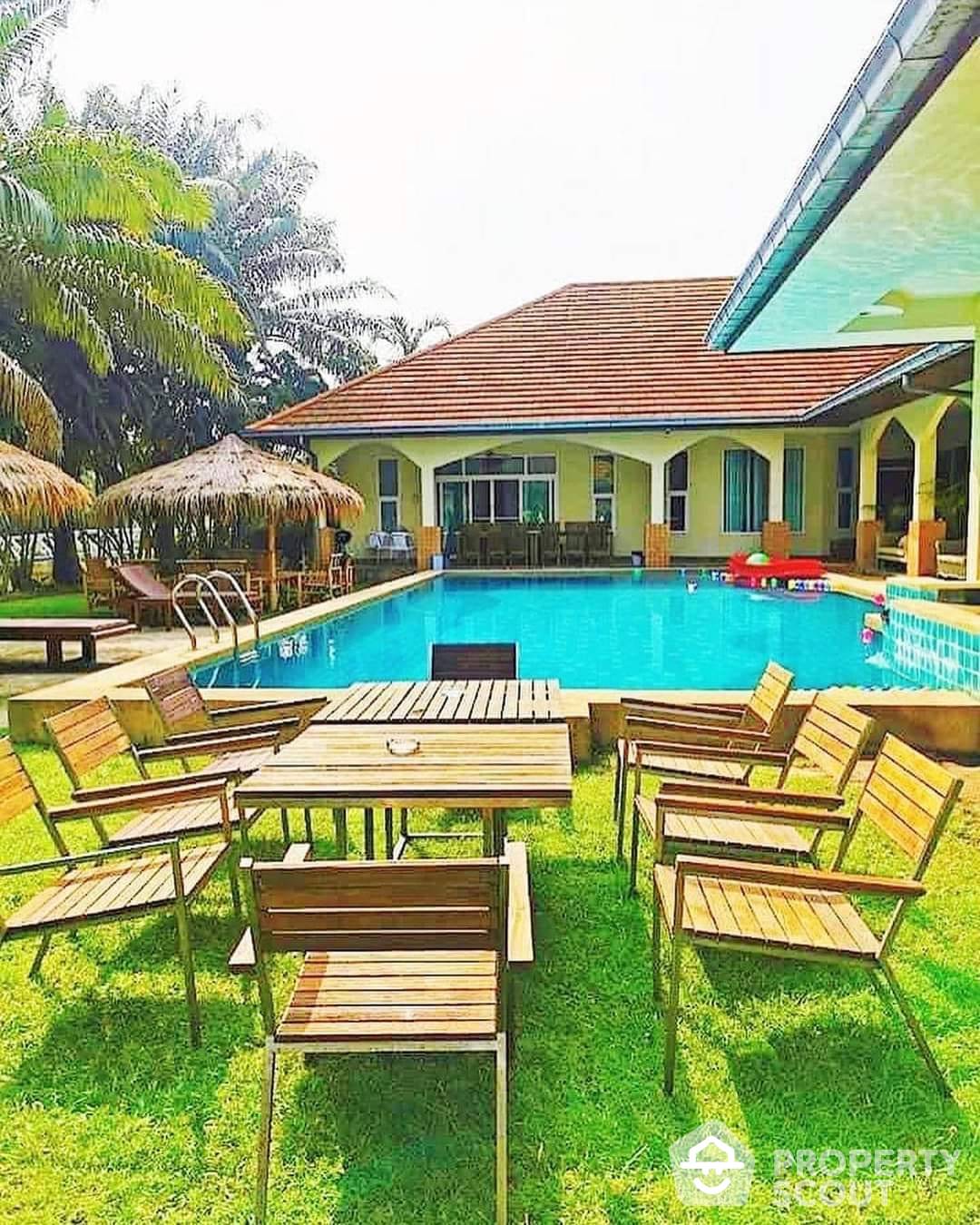 Spacious 7-BR Villa at Px Pool Villa Pattaya
