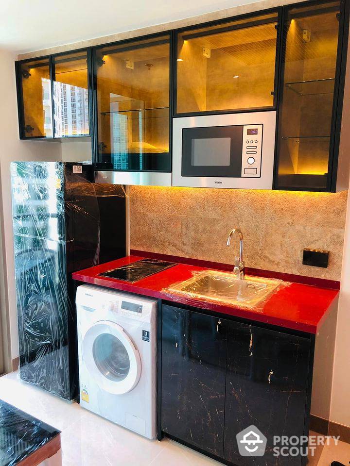 Contemporary 1-BR Condo at The Riviera Ocean Drive