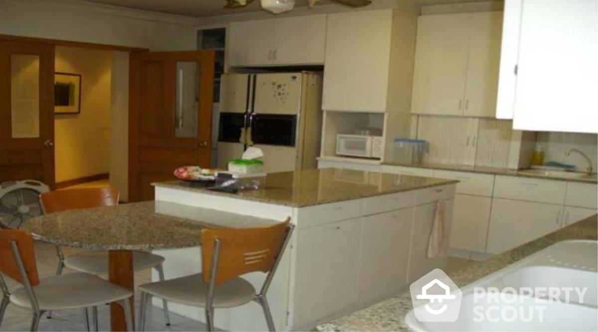 Spacious 3-BR Condo at Moon Tower Condominium