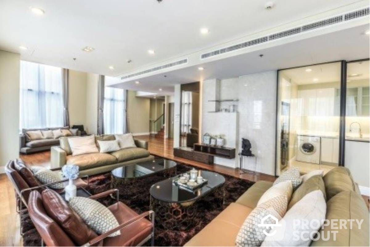 Large 4-BR Condo at Bright Sukhumvit 24 Condominium