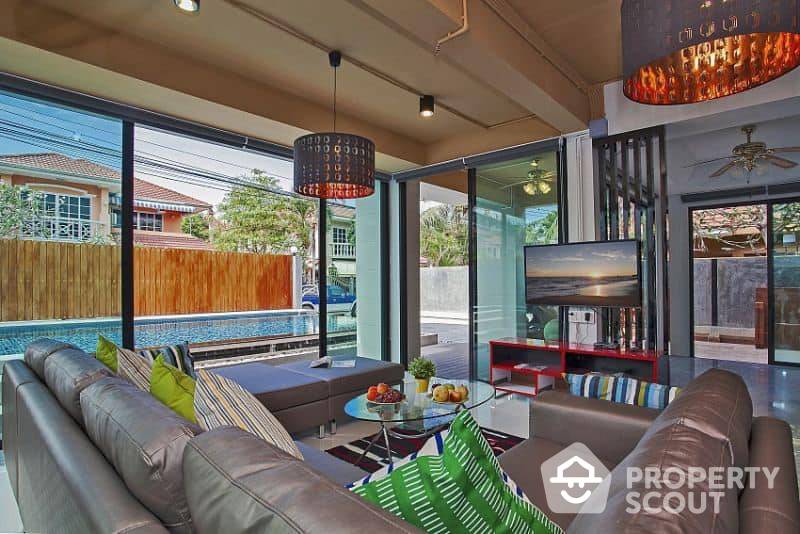 6-BR Villa