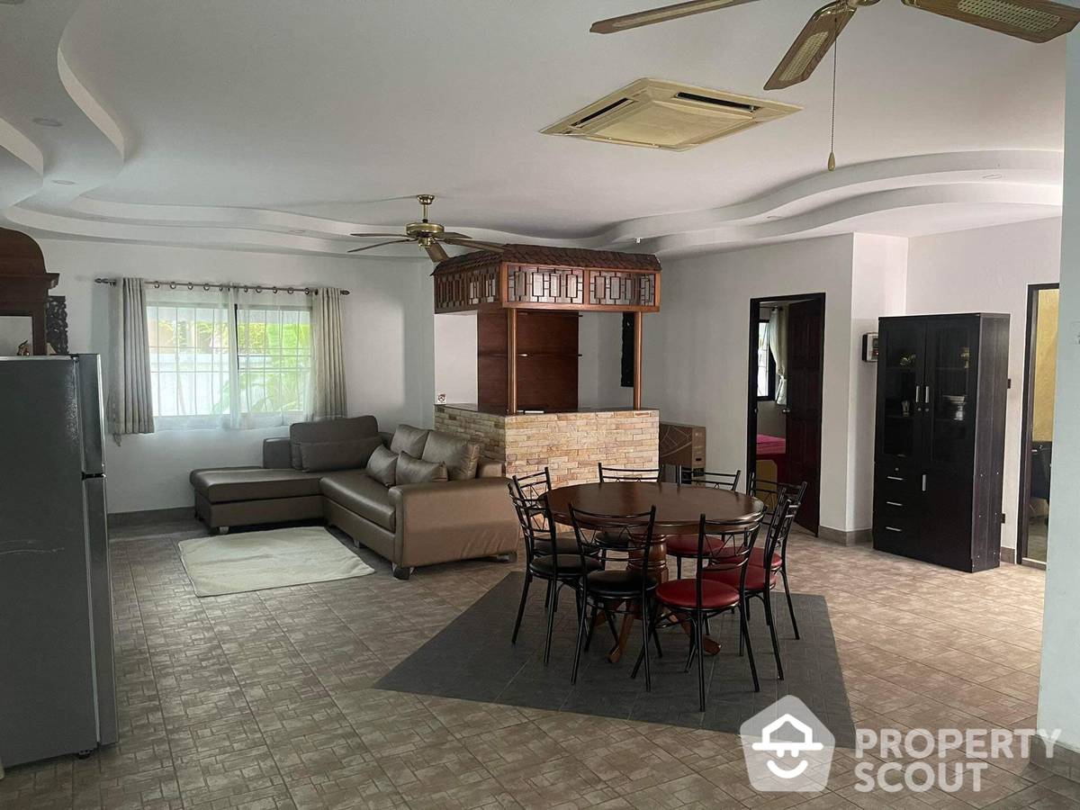 Large 4-BR Villa