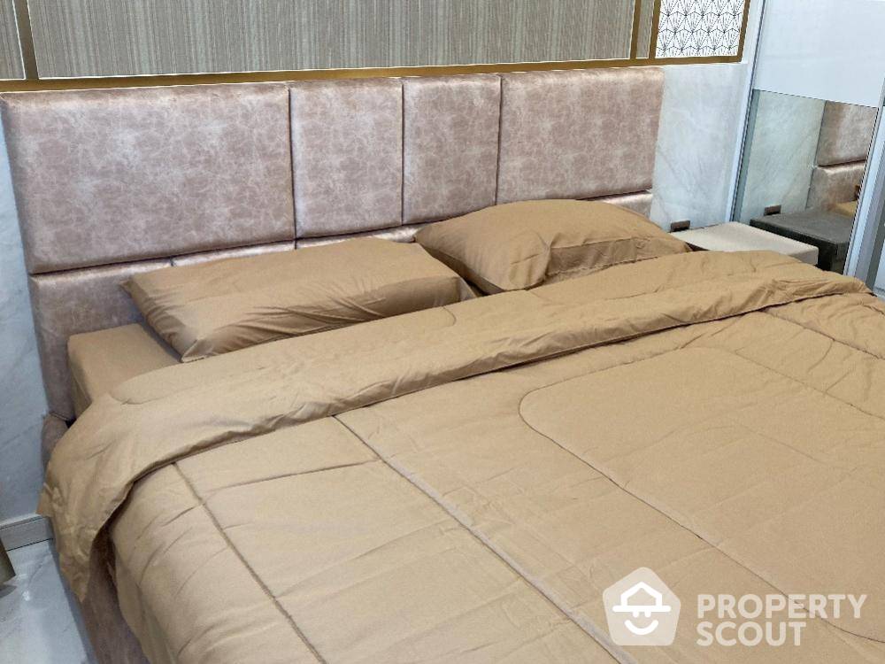 Modern 1-BR Condo at Dusit Grand Park 2