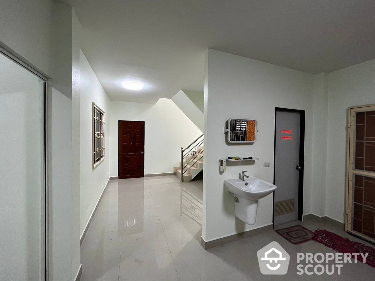 Spacious 4-BR House