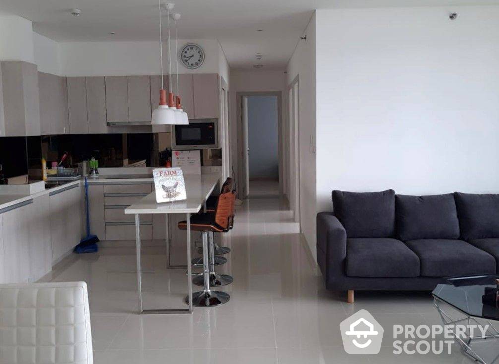 Contemporary 3-BR Serviced Apt.