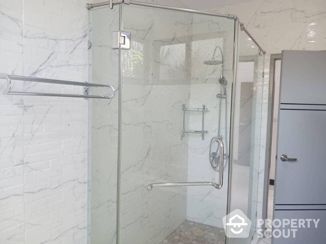 Spacious 3-BR Villa