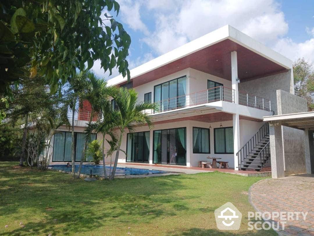 Spacious 3-BR Villa