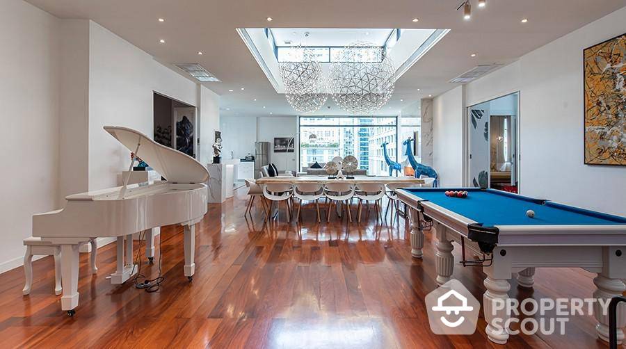 Large 6-BR Penthouse