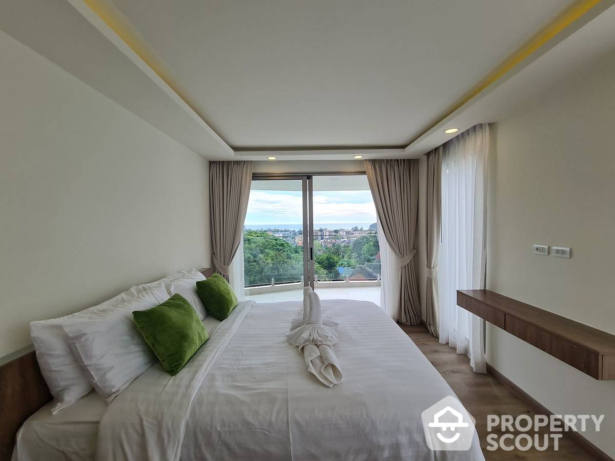 Spacious 3-BR Townhouse