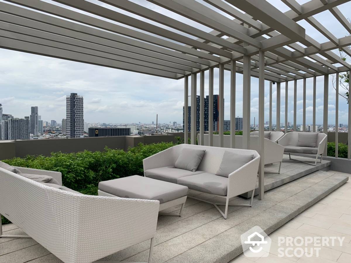 Wonderful High Rise 1-BR Condo at Life Sukhumvit 62