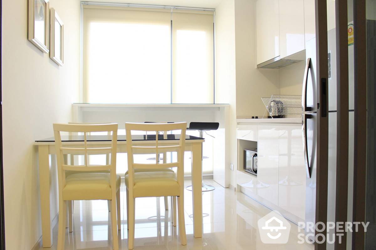 Contemporary 1-BR Condo at Rhythm Sukhumvit 42