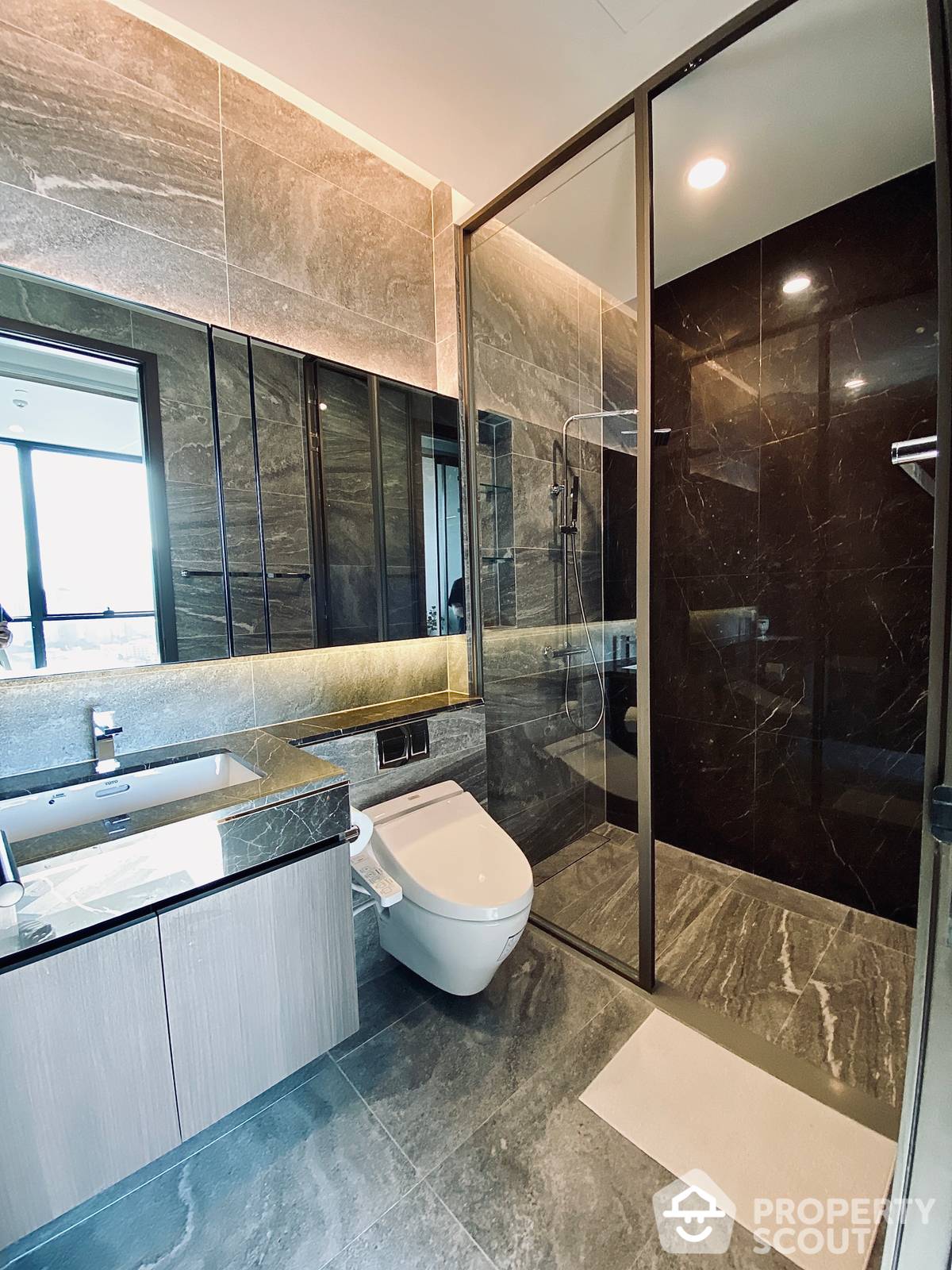 Amazing High Rise 1-BR Condo at The Esse Sukhumvit 36