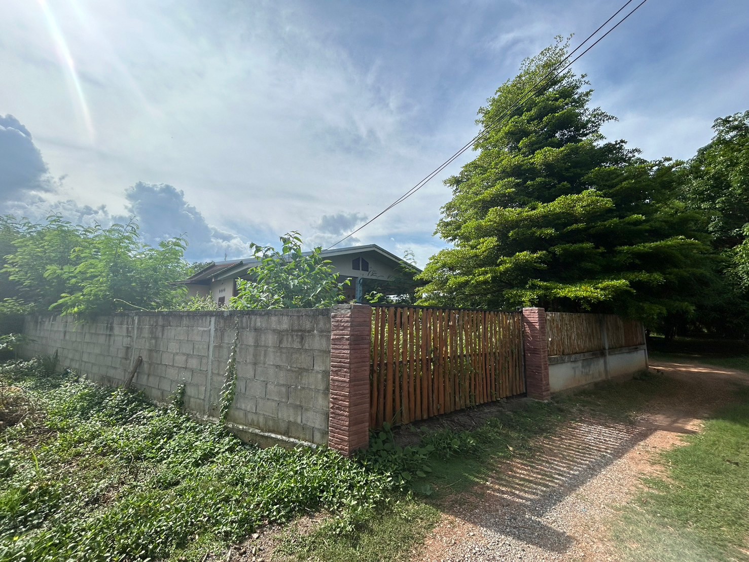 บ้านเดี่ยว : สามแยก