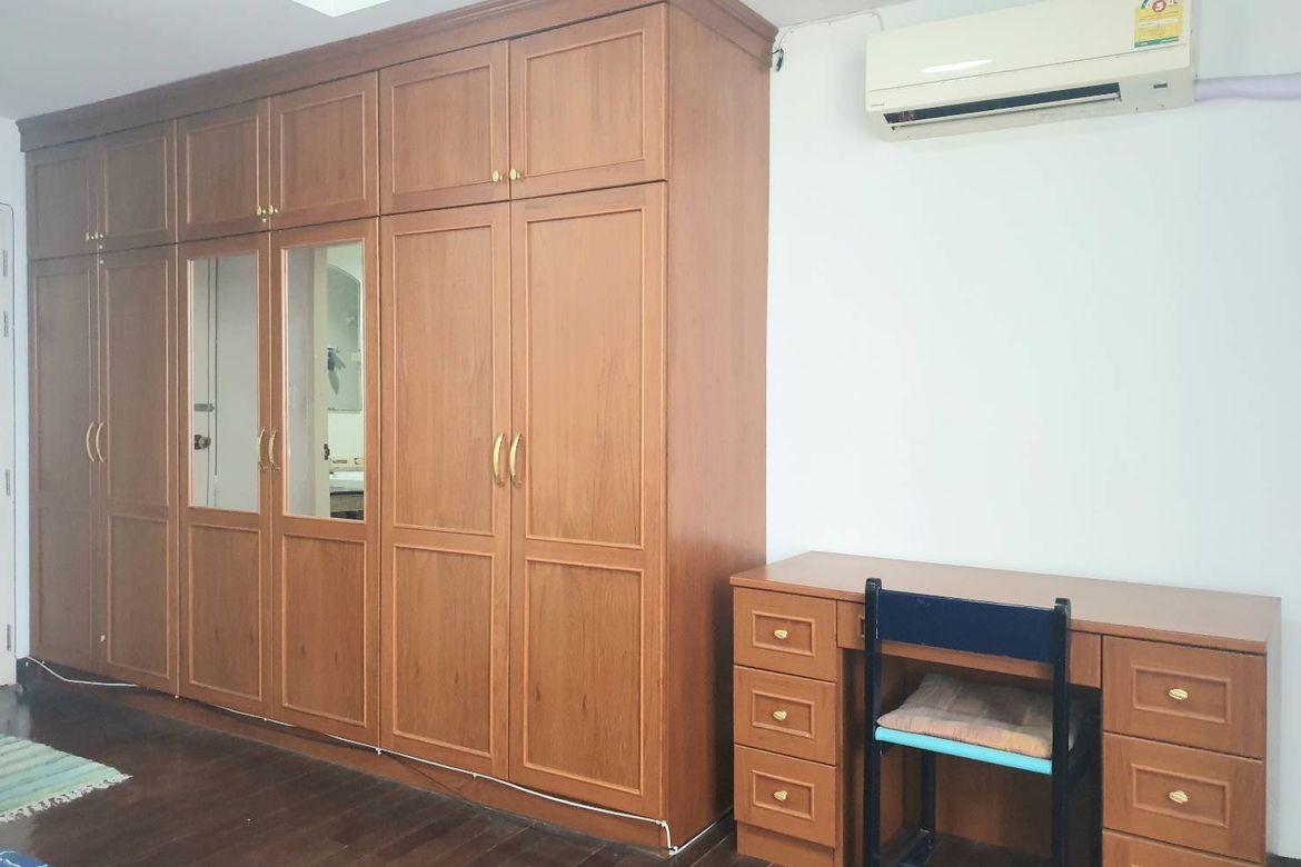 ขายและให้เช่าทาวน์เฮ้าส์ 3 ห้องนอน ใกล้นิมมาน