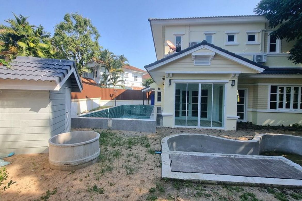 Single house, 2-storey pool villa, Hang Dong District, with furniture and electrical appliances.