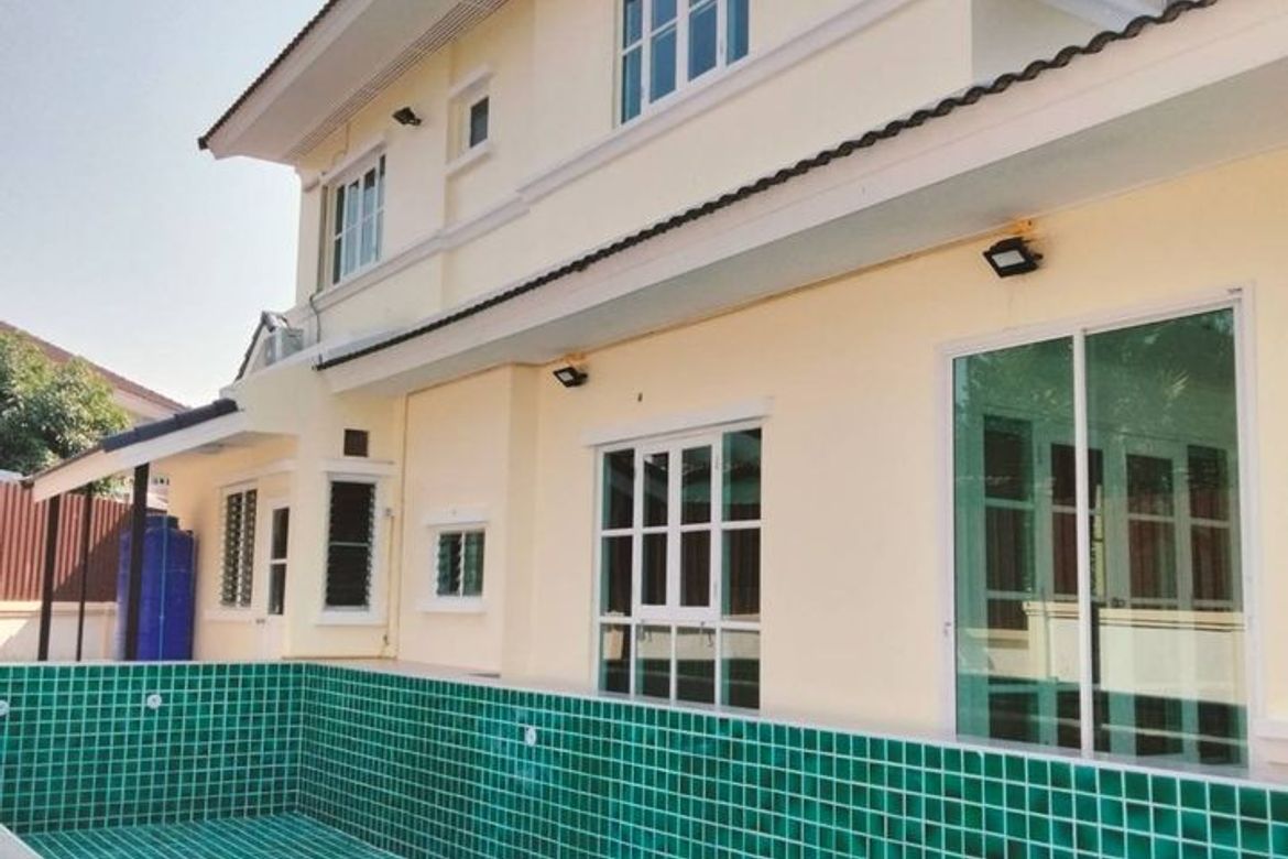 Single house, 2-storey pool villa, Hang Dong District, with furniture and electrical appliances.
