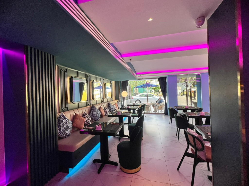 For Rent Bangkok Retail Space on Sukhumvit Road BTS Asok MRT in Watthana District BRE20942