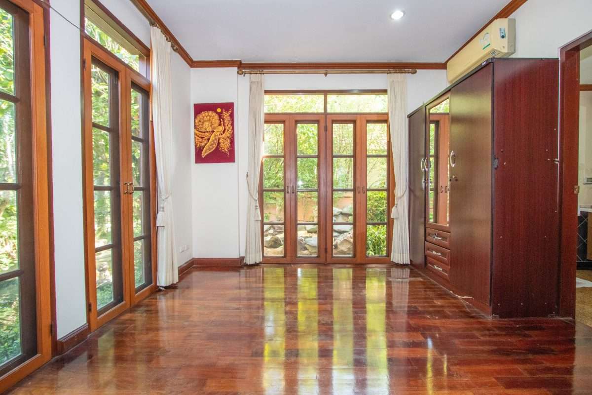 บ้านสไตล์ล้านนา 6 ห้องนอนที่ลัดดารมย์ อิลิแกนซ์ พายัพ เชียงใหม่