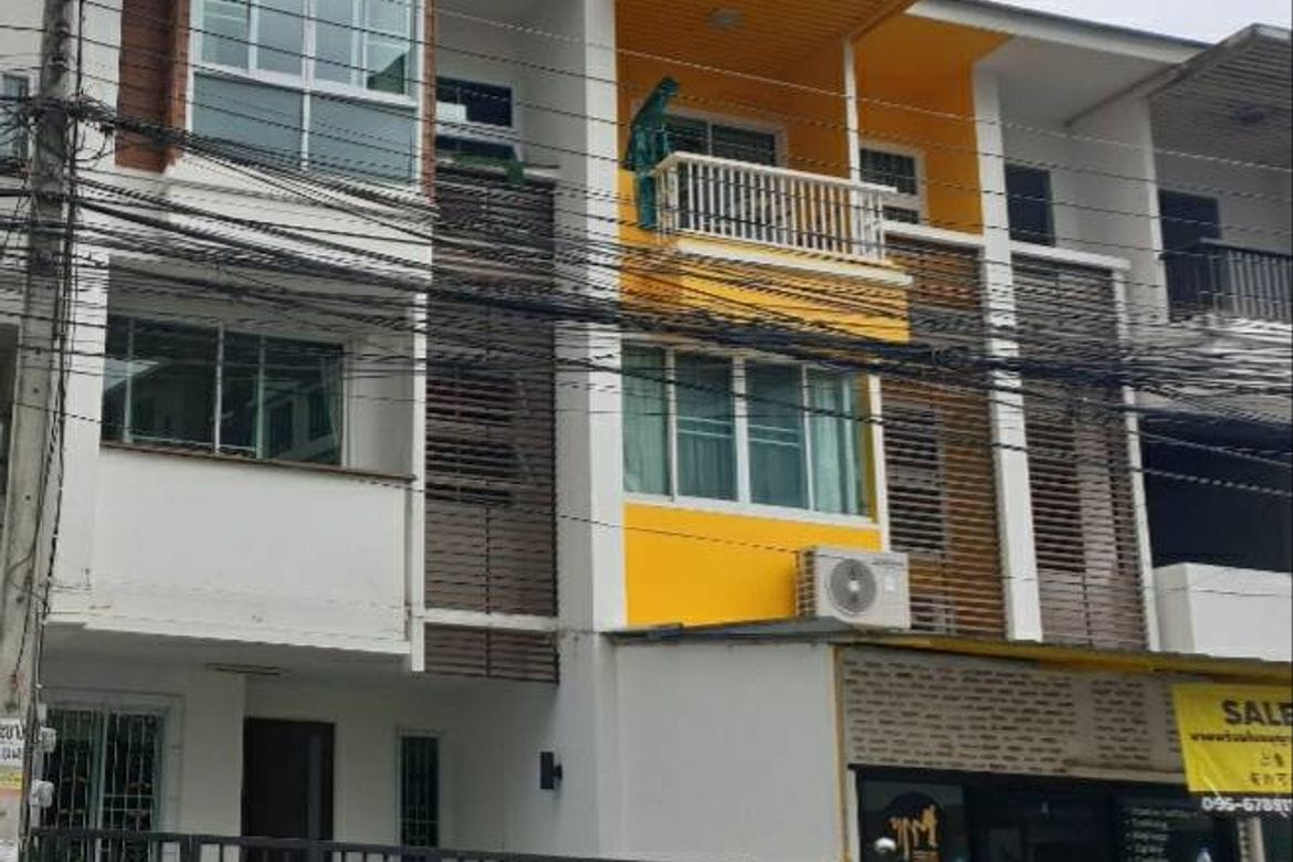 ขายและให้เช่าทาวน์เฮ้าส์ 3 ห้องนอน ใกล้นิมมาน