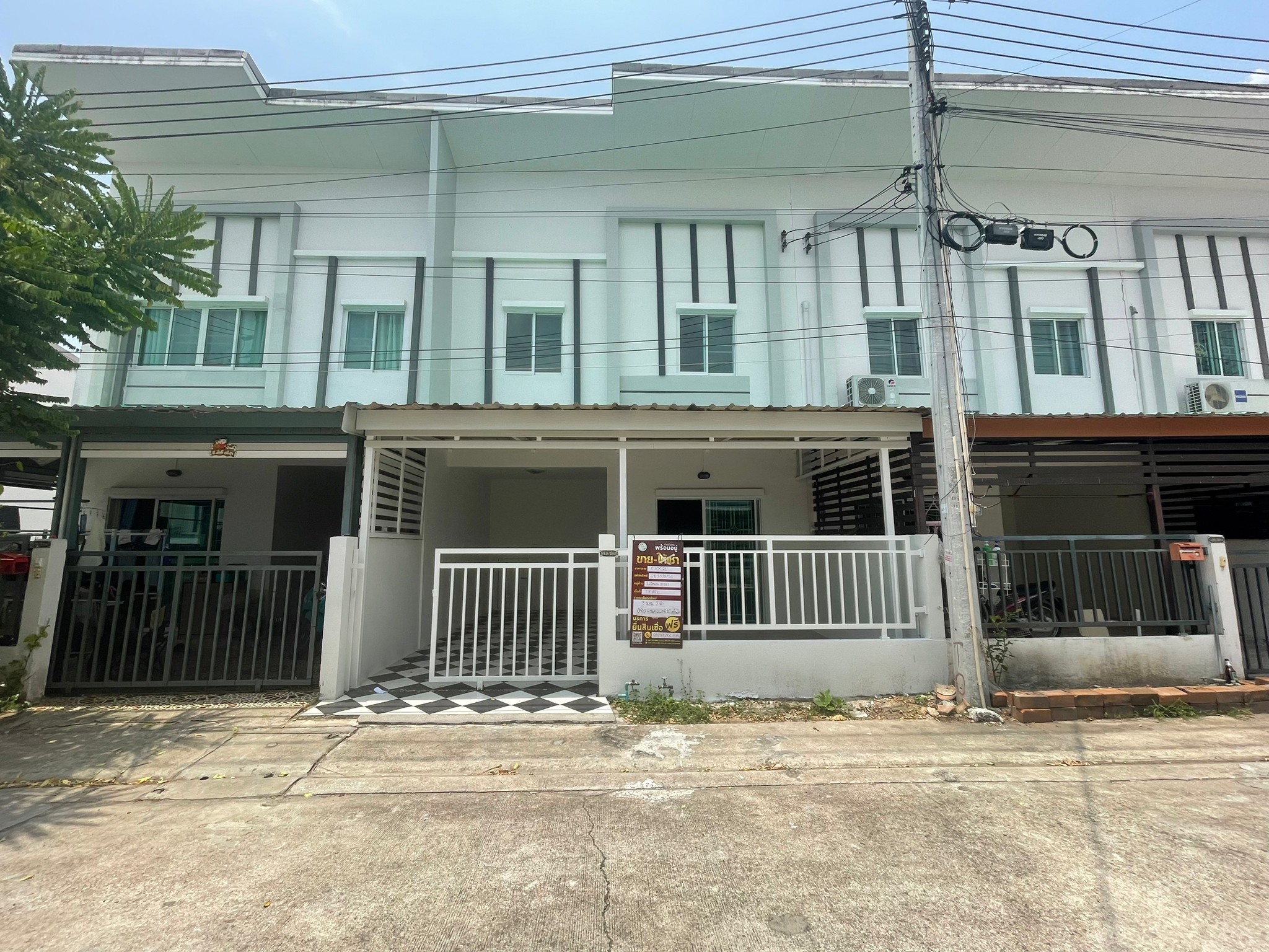 หมู่บ้านไลโอ นอฟ