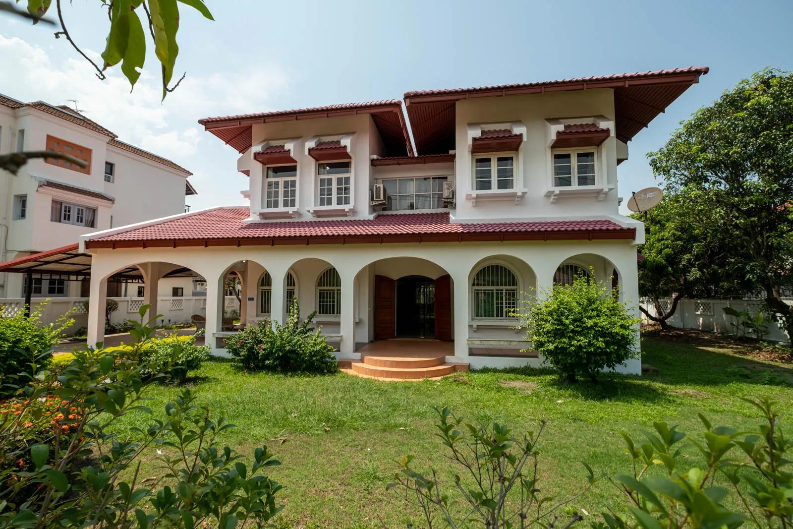 3 Bedroom in City with Spacious Garden