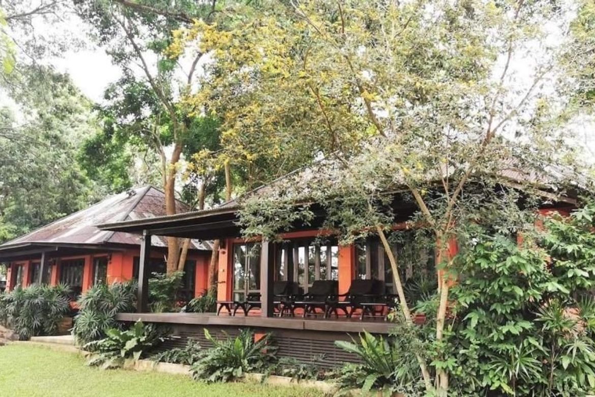 รีสอร์ทเทิร์นคีย์ที่สวยงามสําหรับขายและให้เช่าบนฝั่งแม่น้ําปิง