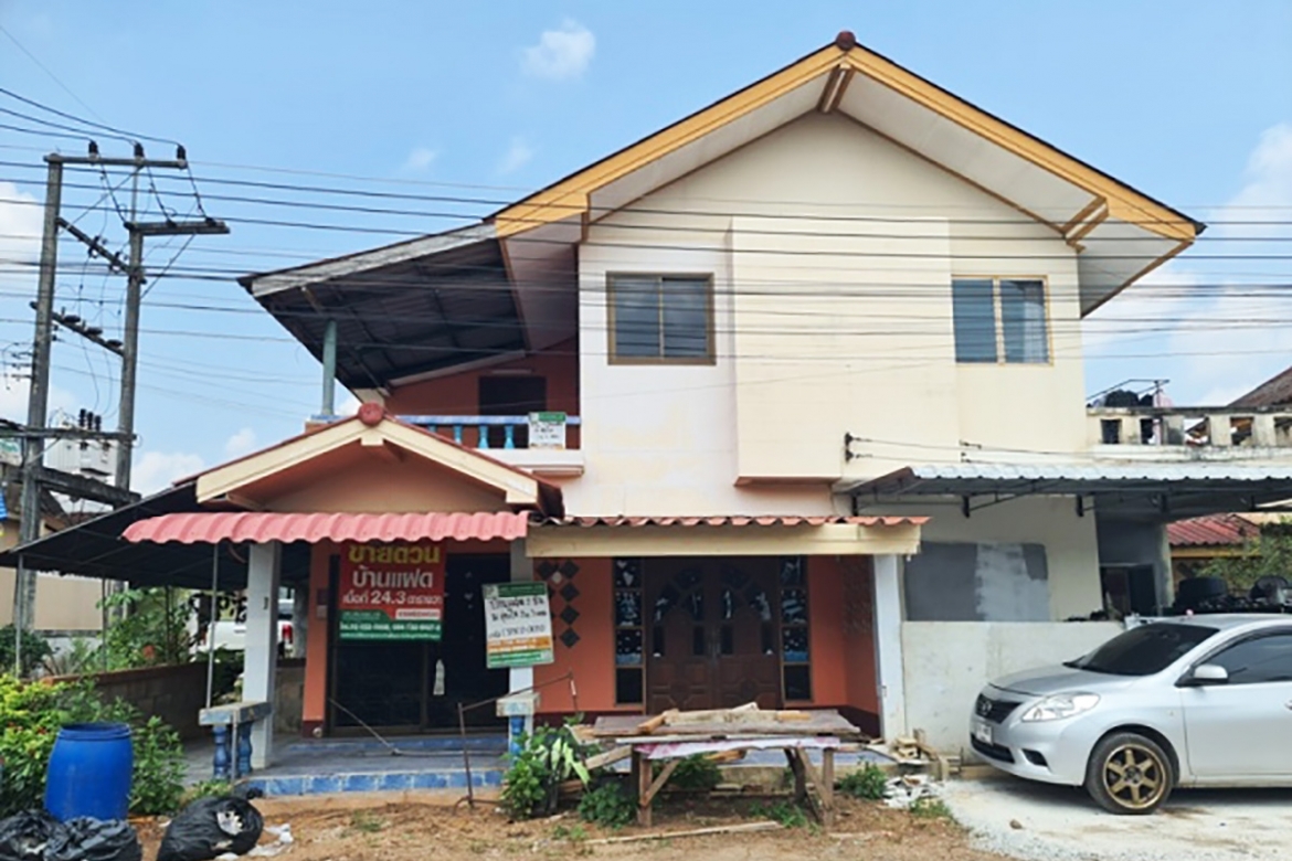 บ้านแฝด 2 ชั้น 1 หลัง ถนนสายเขาม่วง-ปากน้ำหลังสวน