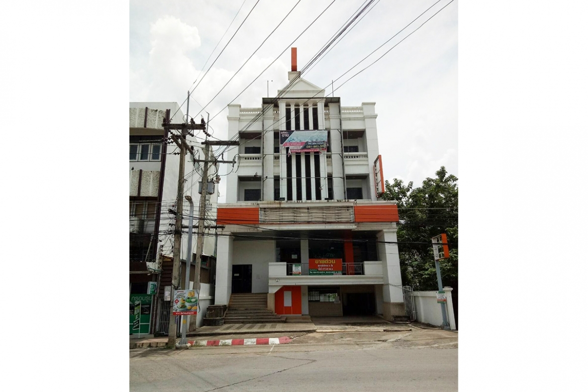 อาคารสำนักงาน-4-ชั้น-และลานคอนกรีตจอดรถ