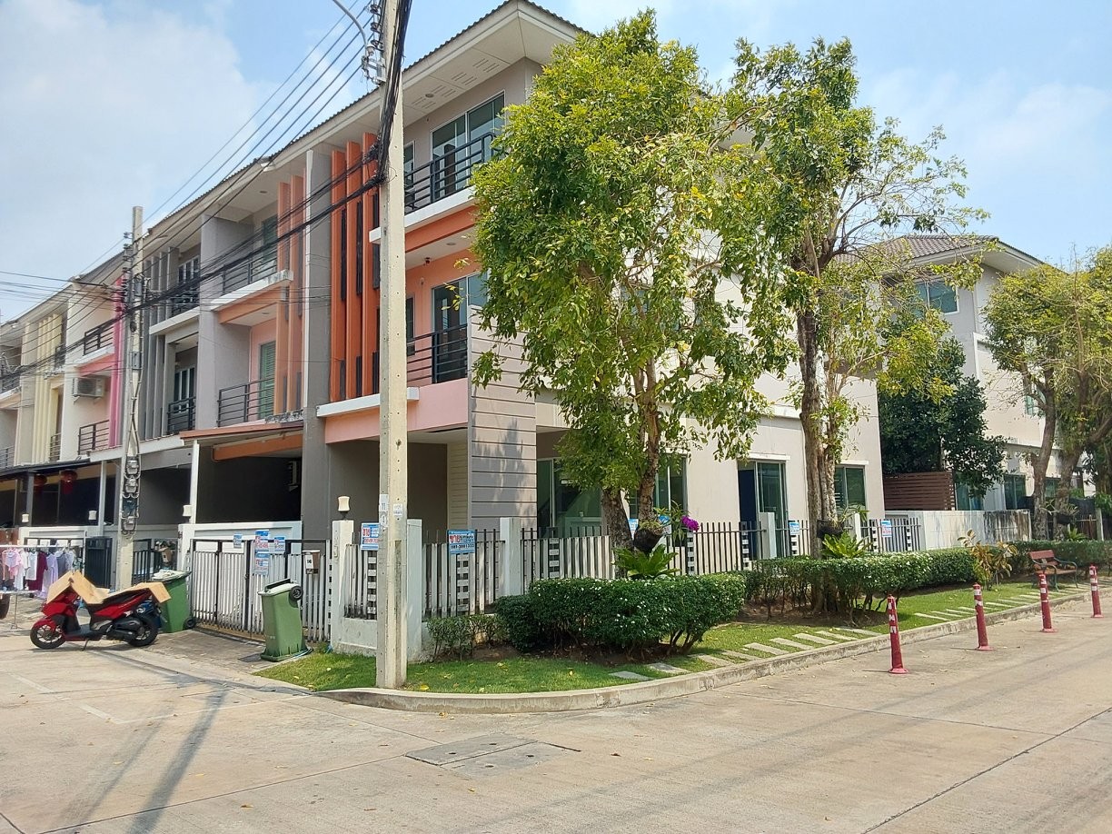 KTB : ที่ดินพร้อมสิ่งปลูกสร้าง แขวงแสมดำ กรุงเทพมหานคร 64BK010501417