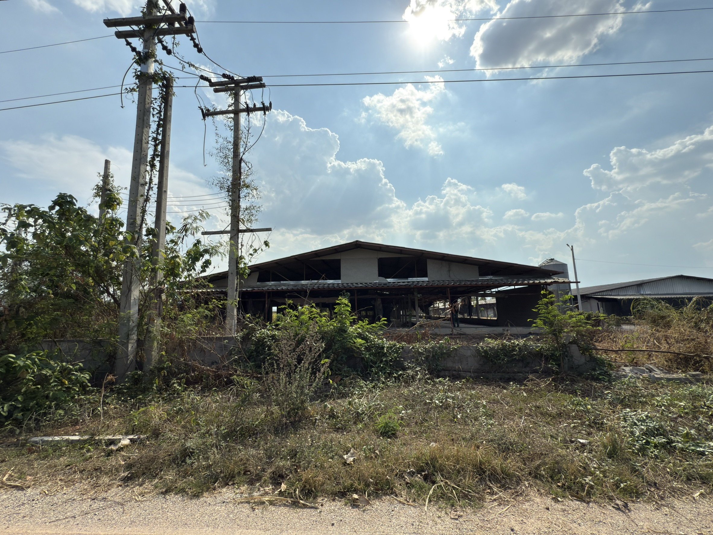 KTB : ที่ดินพร้อมสิ่งปลูกสร้าง ตำบลกลอนโด กาญจนบุรี 61CC010200211