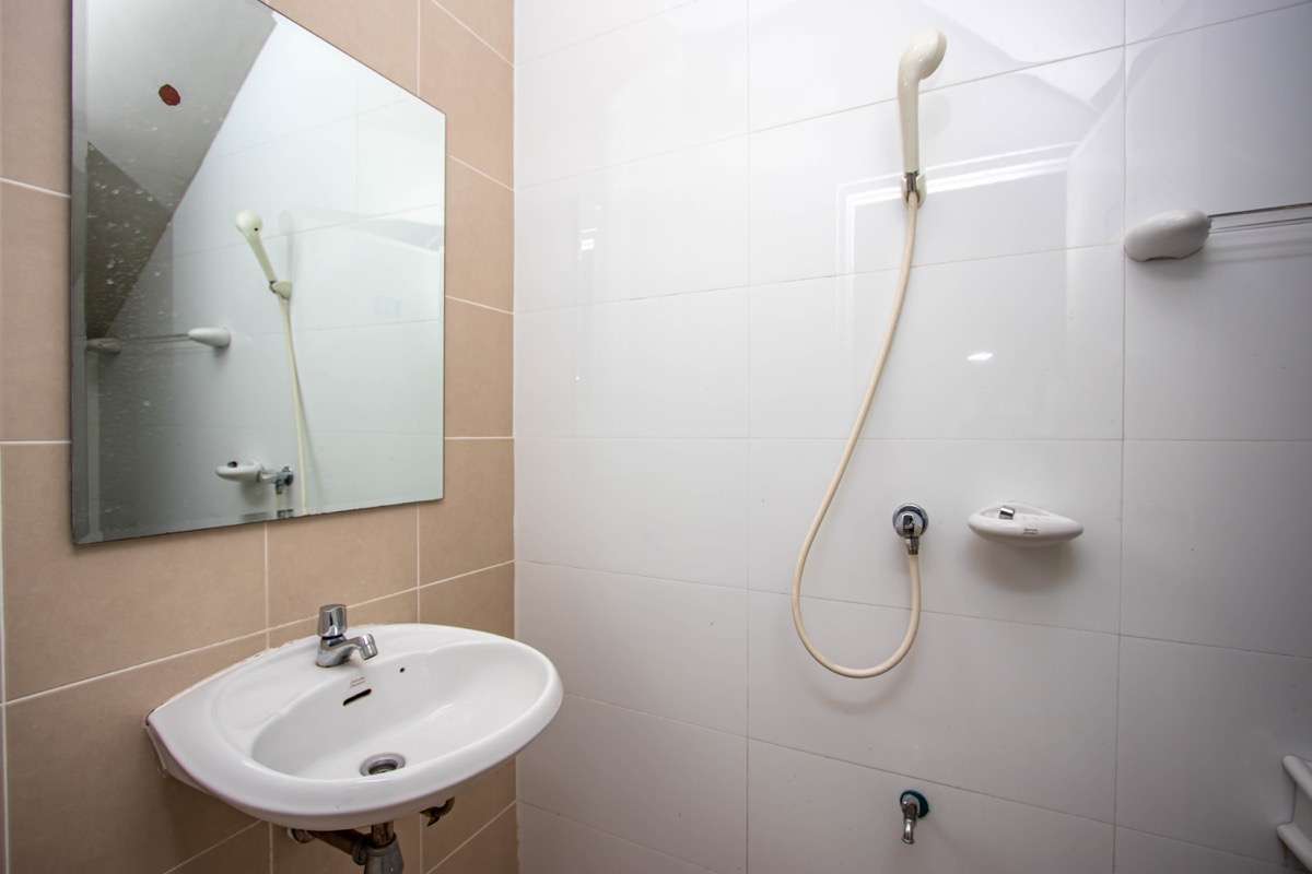 Prime Commercial Property in Sansai – Ideal Business Opportunity!
